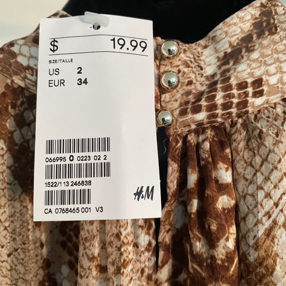 H&M SNAKE SKIN BLOUSE - NWT - SIZE 2 - Picture 8 of 8